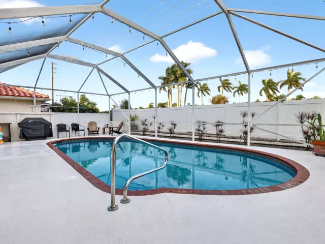 4-bedroom home for sale in Boca Raton - 18280 Coral Isles Drive - MondialRealty