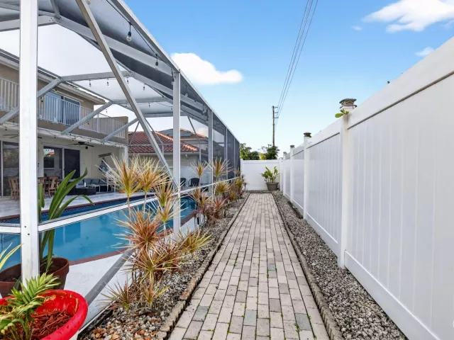 4-bedroom home for sale in Boca Raton - 18280 Coral Isles Drive - MondialRealty