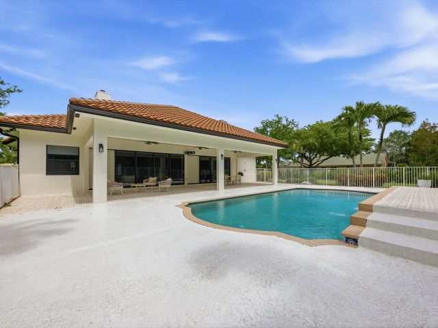 4-bedroom home for rent in West Palm Beach - 8717 ESTATE Drive - MondialRealty