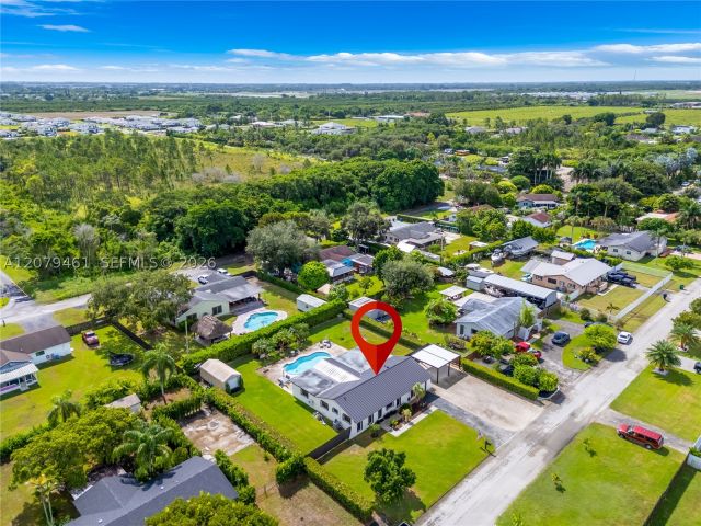4-bedroom home for sale in Homestead - 32205 SW 199th Ct - MondialRealty