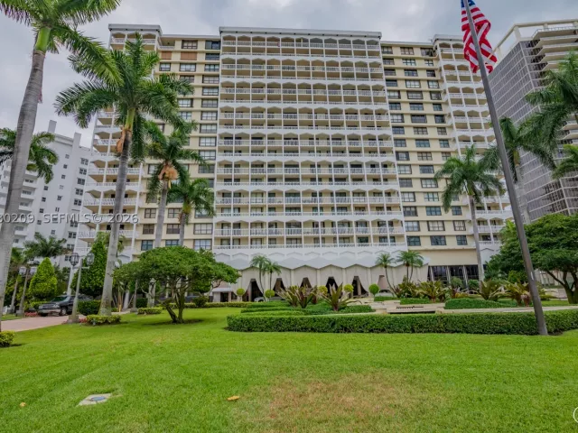 2-bedroom condo for sale in Bal Harbour - 9801 Collins Ave 12Q - MondialRealty