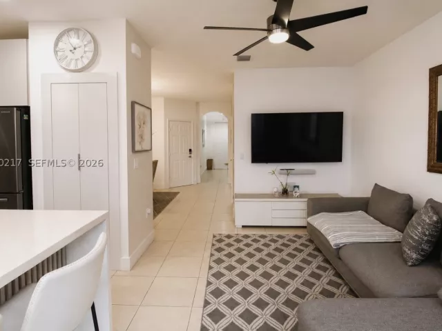 3-bedroom home for sale in Doral - 10327 NW 89th Ter - MondialRealty
