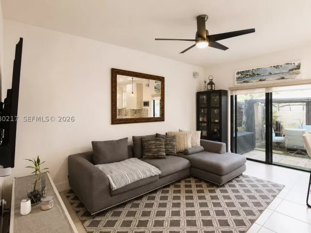 3-bedroom home for sale in Doral - 10327 NW 89th Ter - MondialRealty