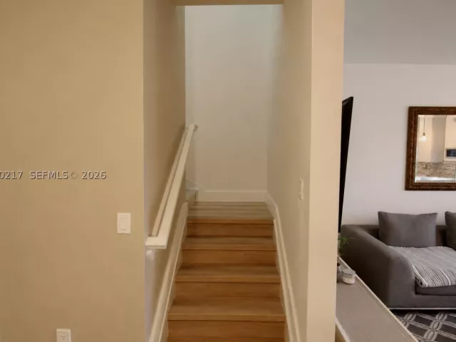 3-bedroom home for sale in Doral - 10327 NW 89th Ter - MondialRealty