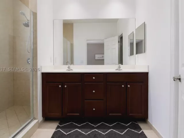 3-bedroom home for sale in Doral - 10327 NW 89th Ter - MondialRealty