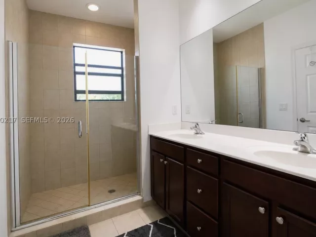 3-bedroom home for sale in Doral - 10327 NW 89th Ter - MondialRealty