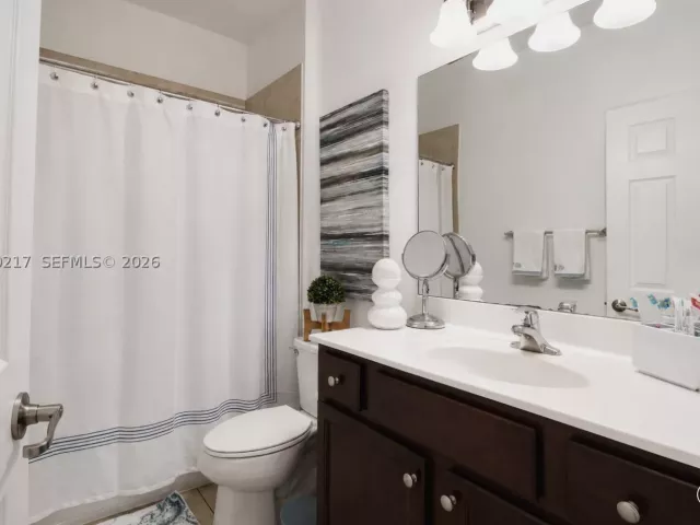 3-bedroom home for sale in Doral - 10327 NW 89th Ter - MondialRealty