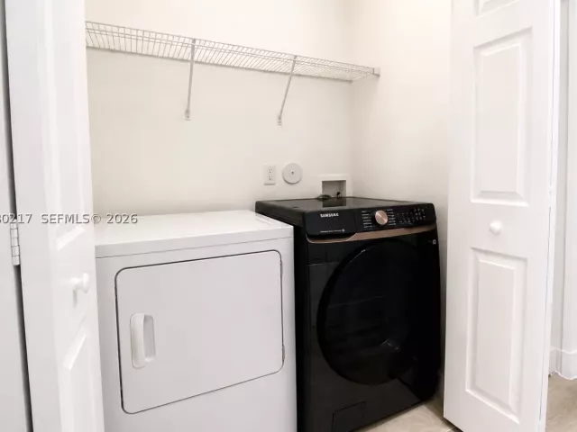 3-bedroom home for sale in Doral - 10327 NW 89th Ter - MondialRealty