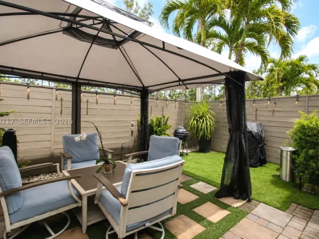 3-bedroom home for sale in Doral - 10327 NW 89th Ter - MondialRealty