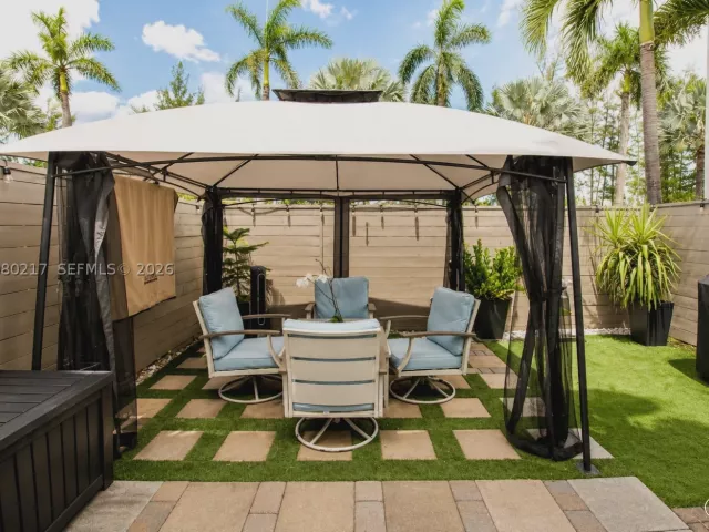 3-bedroom home for sale in Doral - 10327 NW 89th Ter - MondialRealty