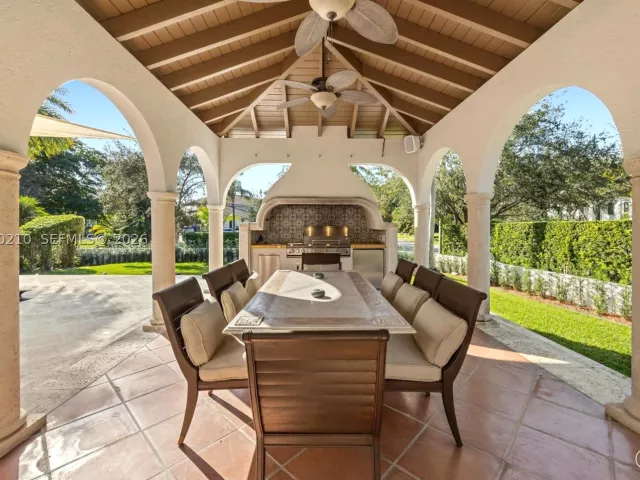 6-bedroom home for sale in Coral Gables - 11011 Marin Street - MondialRealty