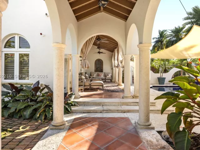 6-bedroom home for sale in Coral Gables - 11011 Marin Street - MondialRealty