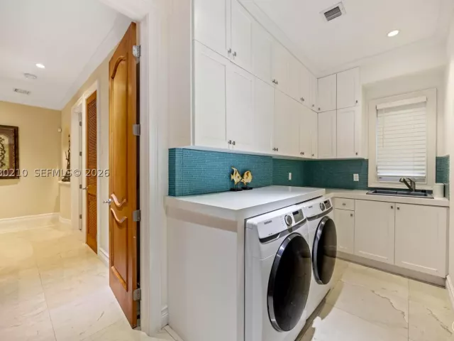 6-bedroom home for sale in Coral Gables - 11011 Marin Street - MondialRealty