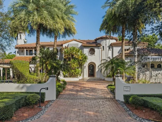 6-bedroom home for sale in Coral Gables - 11011 Marin Street - MondialRealty