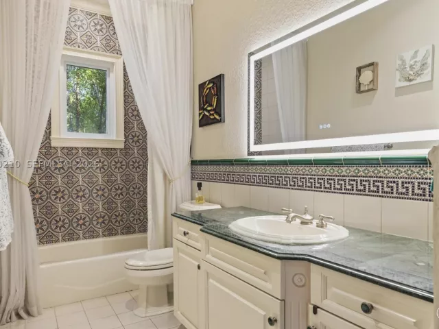 6-bedroom home for sale in Coral Gables - 11011 Marin Street - MondialRealty