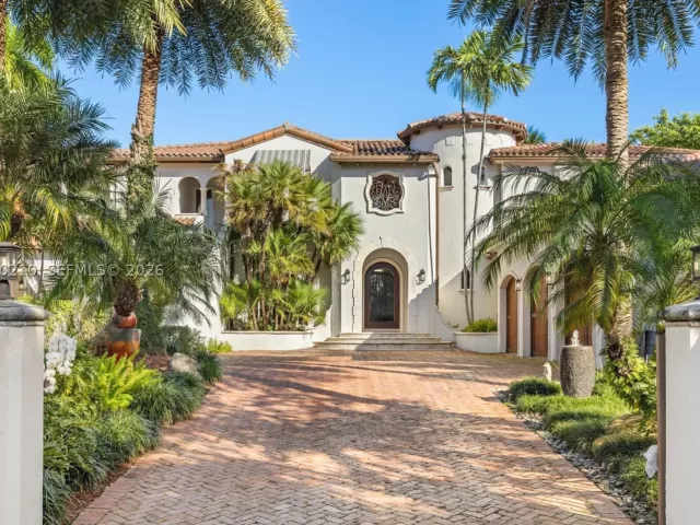 6-bedroom home for sale in Coral Gables - 11011 Marin Street - MondialRealty