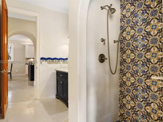 6-bedroom home for sale in Coral Gables - 11011 Marin Street - MondialRealty