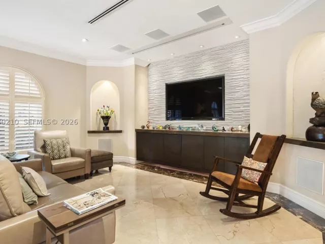6-bedroom home for sale in Coral Gables - 11011 Marin Street - MondialRealty