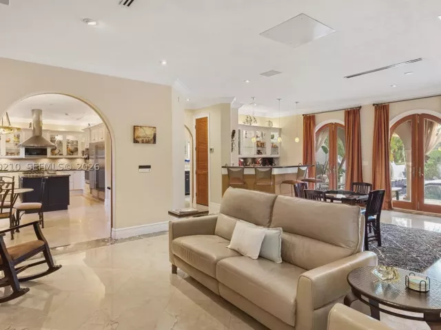 6-bedroom home for sale in Coral Gables - 11011 Marin Street - MondialRealty
