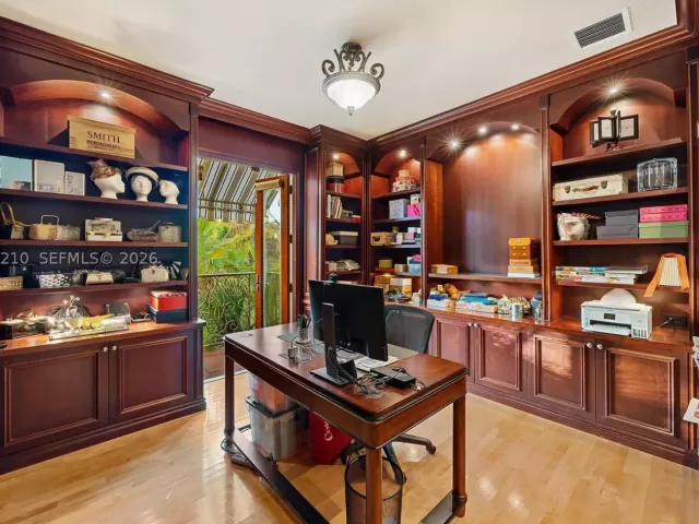 6-bedroom home for sale in Coral Gables - 11011 Marin Street - MondialRealty