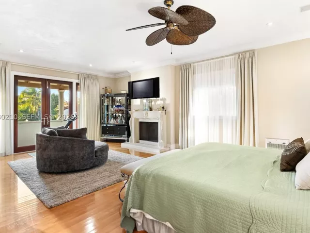 6-bedroom home for sale in Coral Gables - 11011 Marin Street - MondialRealty