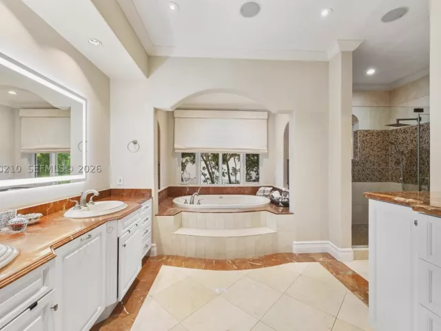 6-bedroom home for sale in Coral Gables - 11011 Marin Street - MondialRealty