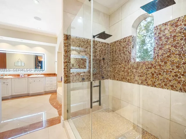 6-bedroom home for sale in Coral Gables - 11011 Marin Street - MondialRealty
