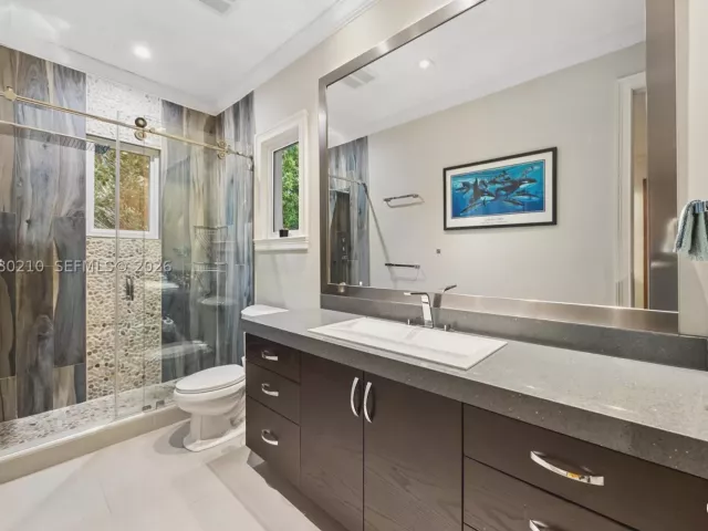 6-bedroom home for sale in Coral Gables - 11011 Marin Street - MondialRealty