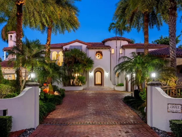 6-bedroom home for sale in Coral Gables - 11011 Marin Street - MondialRealty