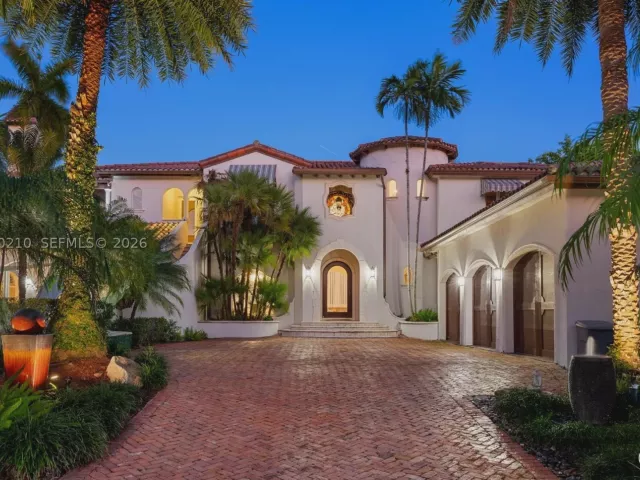 6-bedroom home for sale in Coral Gables - 11011 Marin Street - MondialRealty