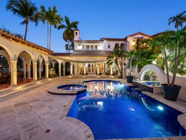 6-bedroom home for sale in Coral Gables - 11011 Marin Street - MondialRealty