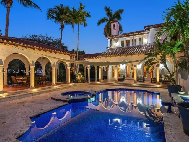 6-bedroom home for sale in Coral Gables - 11011 Marin Street - MondialRealty