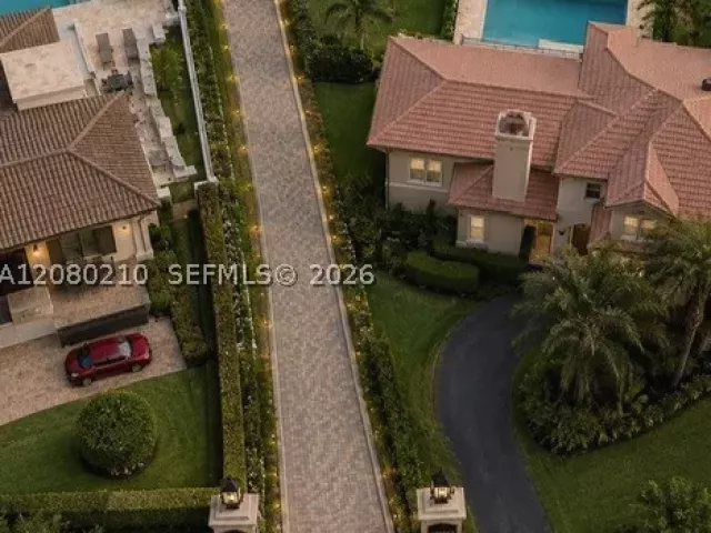 6-bedroom home for sale in Coral Gables - 11011 Marin Street - MondialRealty