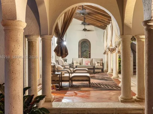 6-bedroom home for sale in Coral Gables - 11011 Marin Street - MondialRealty