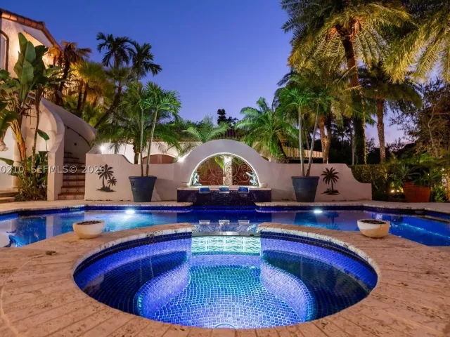 6-bedroom home for sale in Coral Gables - 11011 Marin Street - MondialRealty