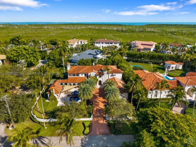6-bedroom home for sale in Coral Gables - 11011 Marin Street - MondialRealty