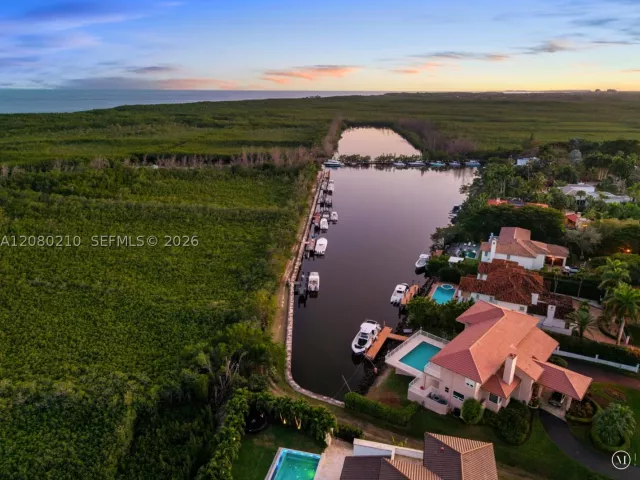 6-bedroom home for sale in Coral Gables - 11011 Marin Street - MondialRealty