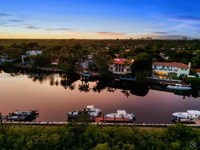 6-bedroom home for sale in Coral Gables - 11011 Marin Street - MondialRealty