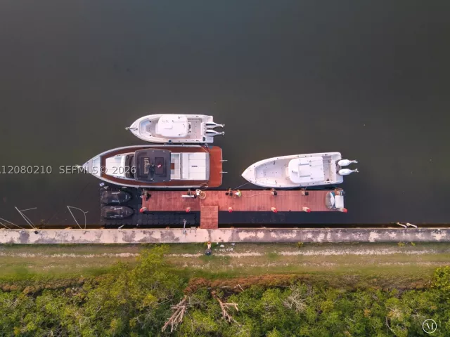 6-bedroom home for sale in Coral Gables - 11011 Marin Street - MondialRealty