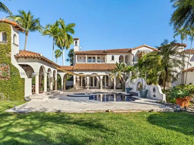 6-bedroom home for sale in Coral Gables - 11011 Marin Street - MondialRealty