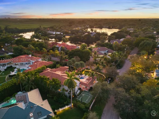 6-bedroom home for sale in Coral Gables - 11011 Marin Street - MondialRealty