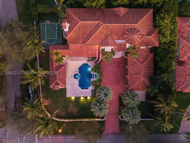 6-bedroom home for sale in Coral Gables - 11011 Marin Street - MondialRealty