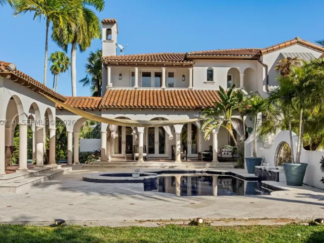 6-bedroom home for sale in Coral Gables - 11011 Marin Street - MondialRealty