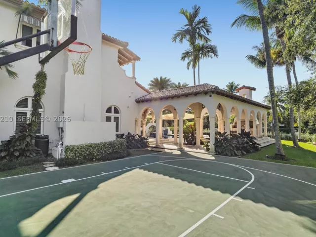 6-bedroom home for sale in Coral Gables - 11011 Marin Street - MondialRealty
