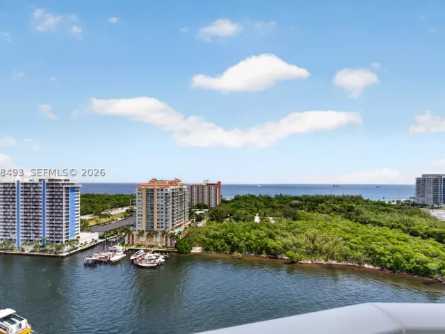 3-bedroom condo for sale in Fort Lauderdale - 920 Intracoastal Dr PH2 - MondialRealty