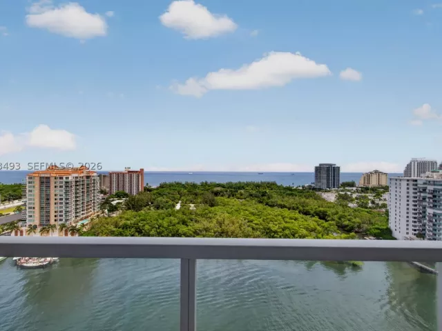 3-bedroom condo for sale in Fort Lauderdale - 920 Intracoastal Dr PH2 - MondialRealty