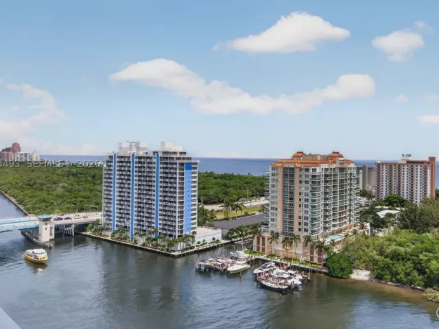 3-bedroom condo for sale in Fort Lauderdale - 920 Intracoastal Dr PH2 - MondialRealty