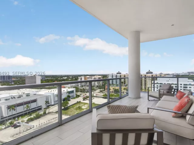 3-bedroom condo for sale in Fort Lauderdale - 920 Intracoastal Dr PH2 - MondialRealty