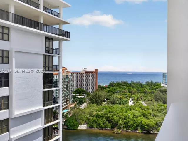 3-bedroom condo for sale in Fort Lauderdale - 920 Intracoastal Dr PH2 - MondialRealty