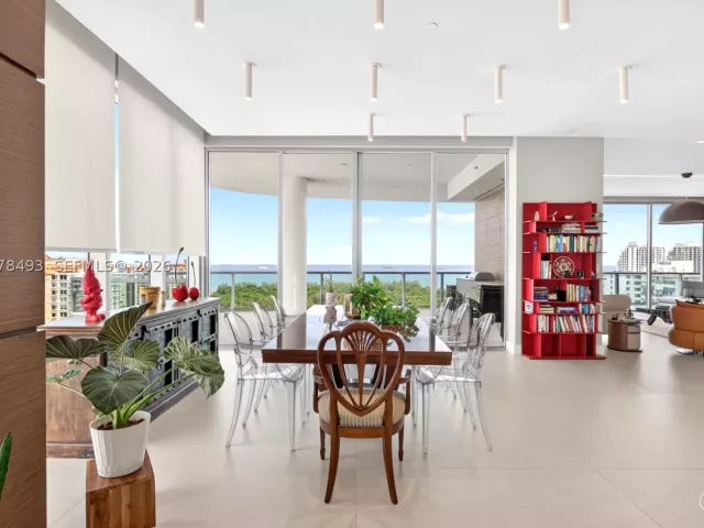 3-bedroom condo for sale in Fort Lauderdale - 920 Intracoastal Dr PH2 - MondialRealty